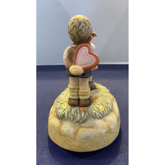Hummel, "Two Hearts" Musical Figurine, plays "What the World Needs Now is Love". - Picture 3 of 12